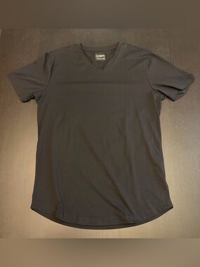 Cuts Men’s M V-Neck Curved Hem Cotton Blend Shirt